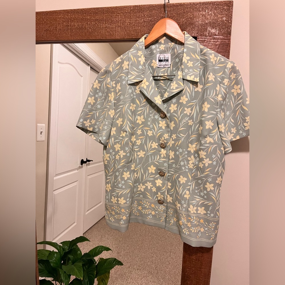 Leslie Fay floral shirt